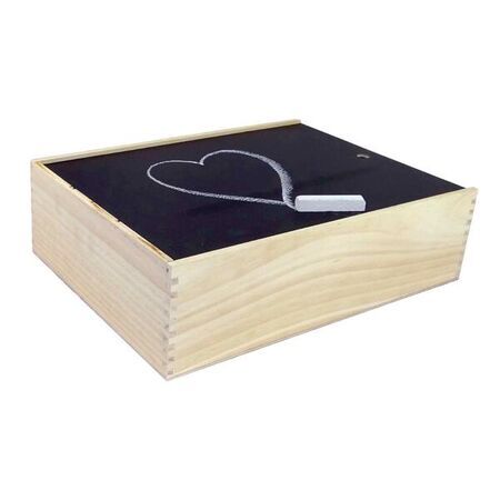 Holzkiste mit Kreidetafel